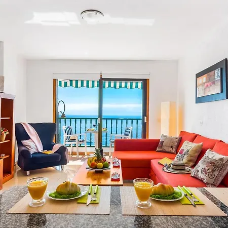 102 Accomodation, Front Line, Sea View アパート